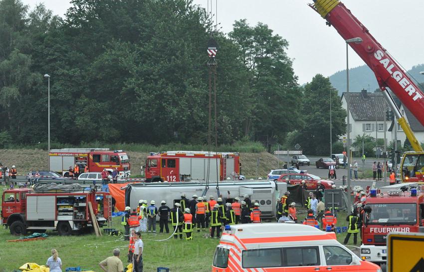 Schwerer Unfall mit Reisebus Lohmar Donrather Dreieck P505.JPG